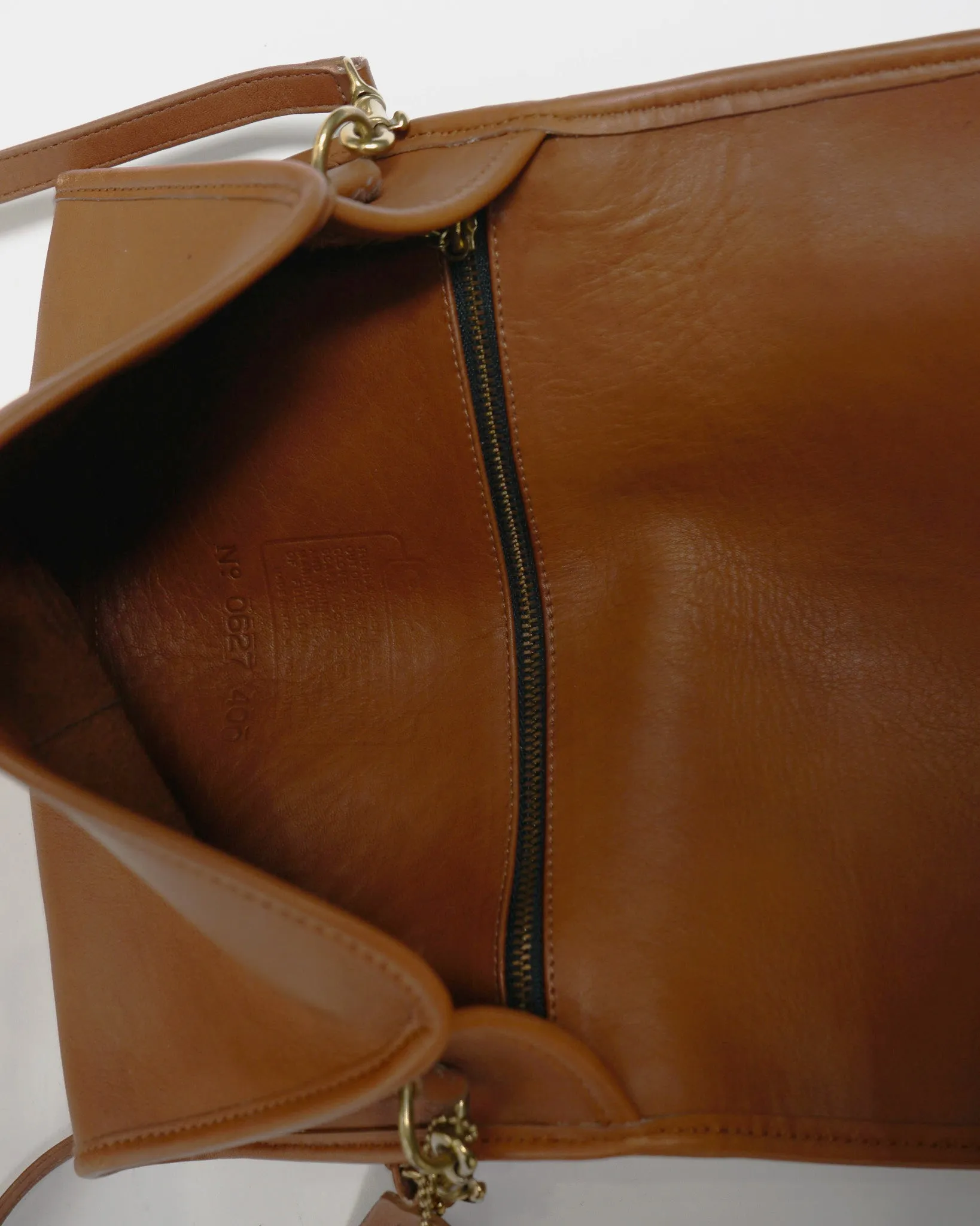 Leather Shoulder Bag / Tan