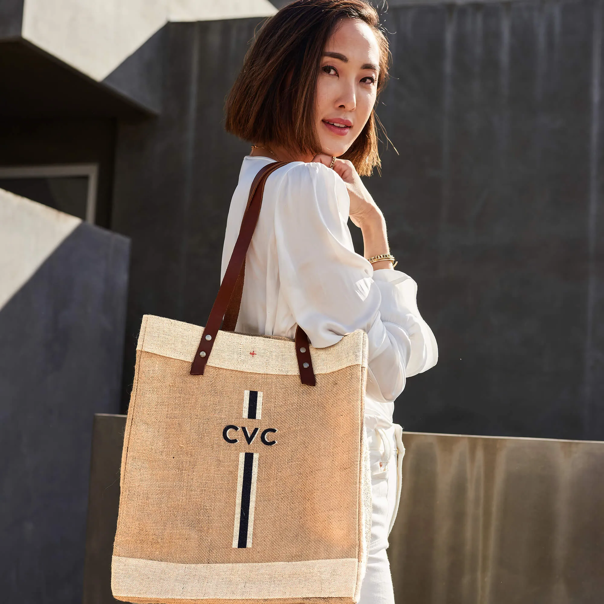 Market Tote in Natural with Black Monogram