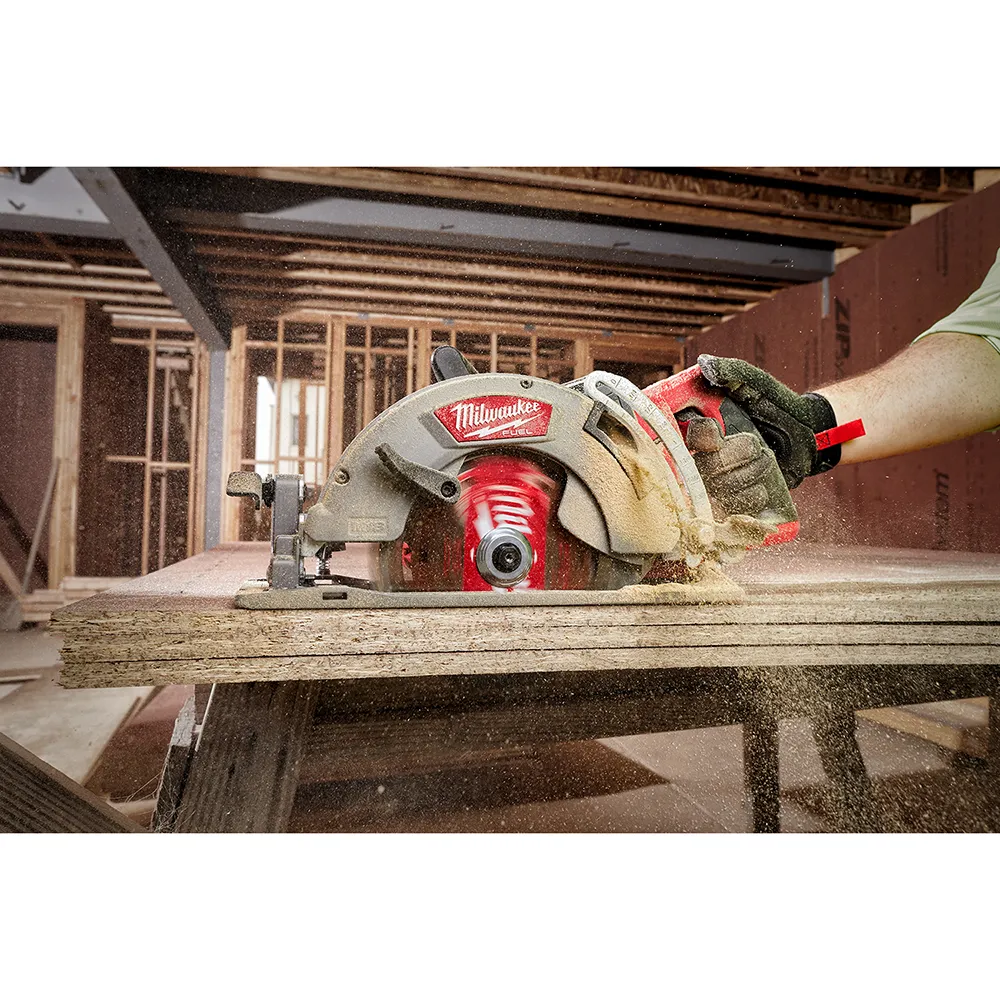 Milwaukee M18 Fuel 7-1/4" Rear Handle Circular Saw Kit