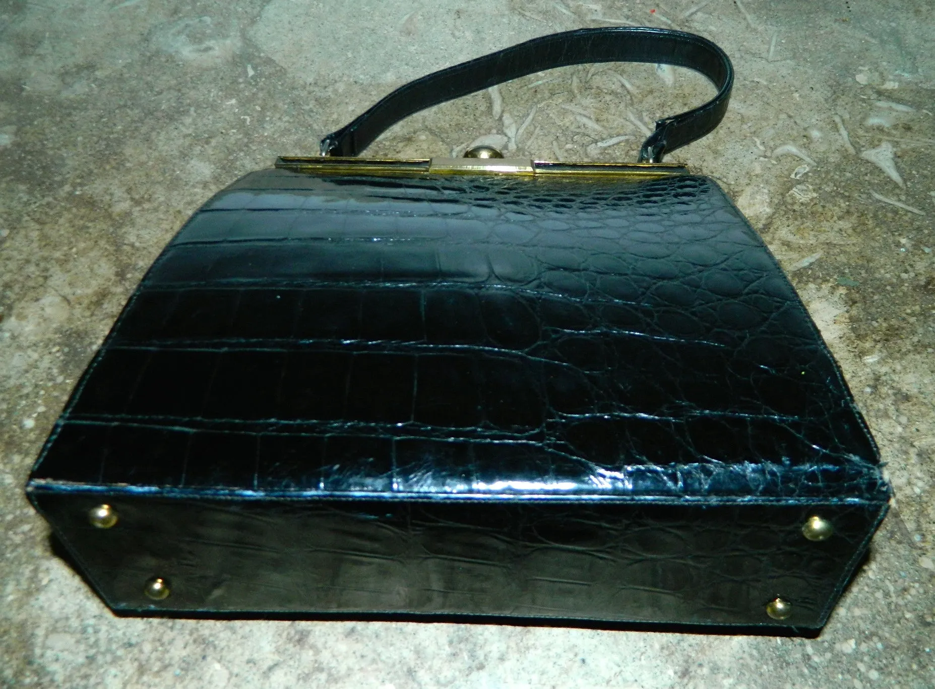 vintage black alligator handbag 1960s Bellestone gator purse